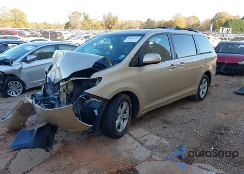 2011 Toyota Sienna Le V6 from USA, damaged, VIN 5TDKK3DCXBS131672